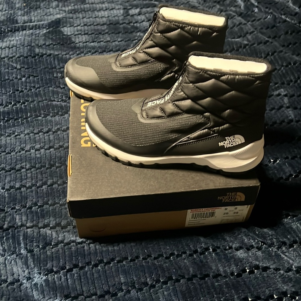 The north face women’s thermoball progressive zip boot
